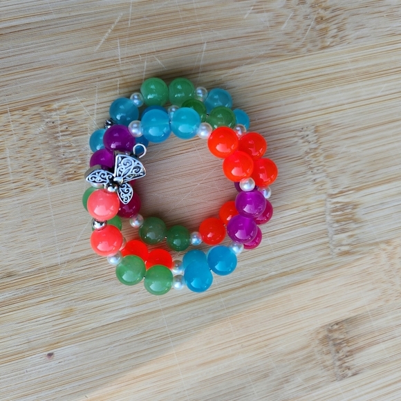 Hand Crafted Colorful Beaded Memory Wire Bracelet with Angel Charm - Picture 3 of 8